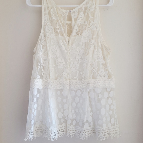 Beautiful Adiva Sleeveless Lace Top - Picture 3 of 5